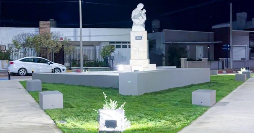 Reinauguraron la placita de la madre en el barrio Fitte