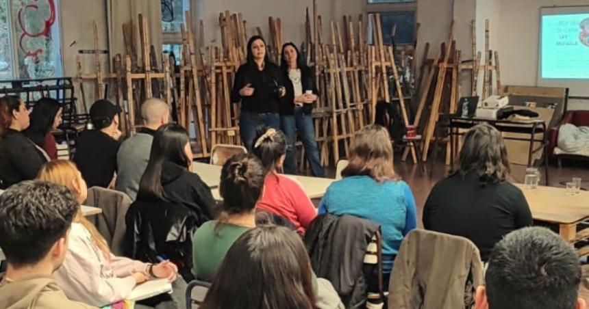 La Secretariacutea de la Mujer Geacuteneros y Diversidad capacitoacute a futuros docentes