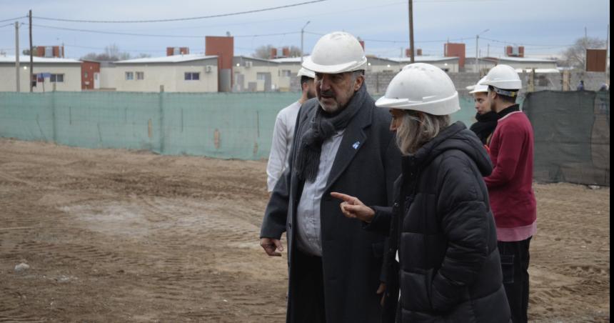 Mayoral recorrioacute avance de la obra del hospital de Santa Isabel