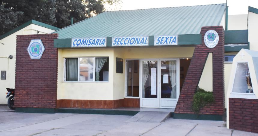 Roboacute un auto con las llaves puestas pasoacute manejando por la casa del duentildeo y lo detuvieron