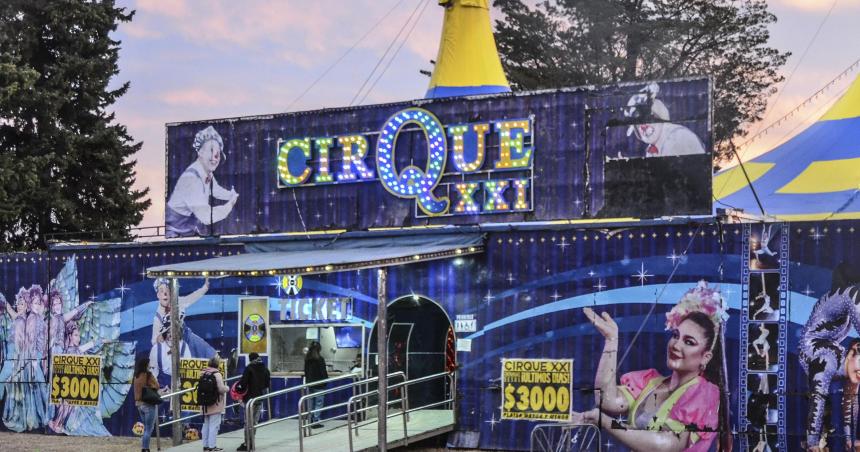 Susto por la caiacuteda de un nene dentro del circo