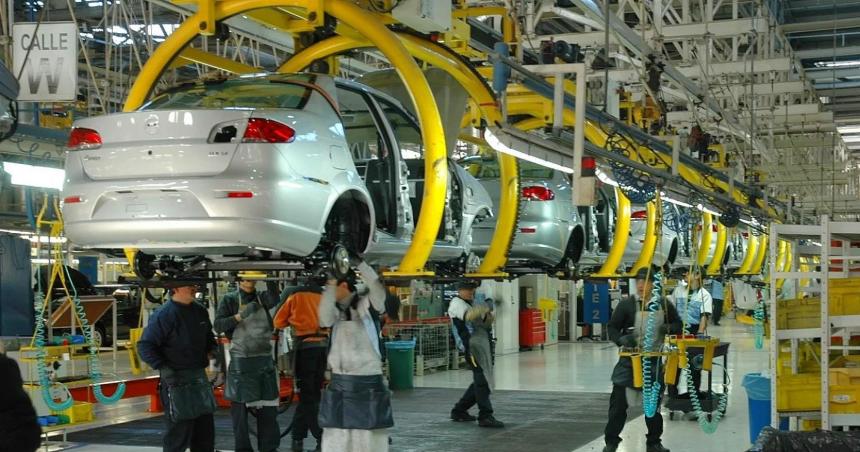 La industria cayoacute 142-en-porciento- y se perdieron maacutes de 15 mil empleos
