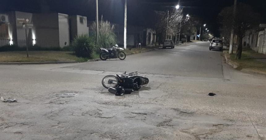 Una motociclista herida por un choque con una camioneta