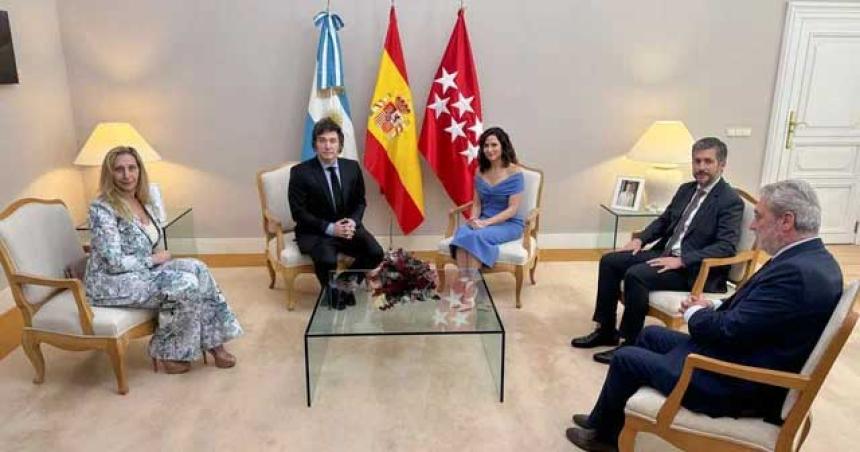 Milei llegoacute a Espantildea se reunioacute con Diacuteaz Ayuso y fue premiado