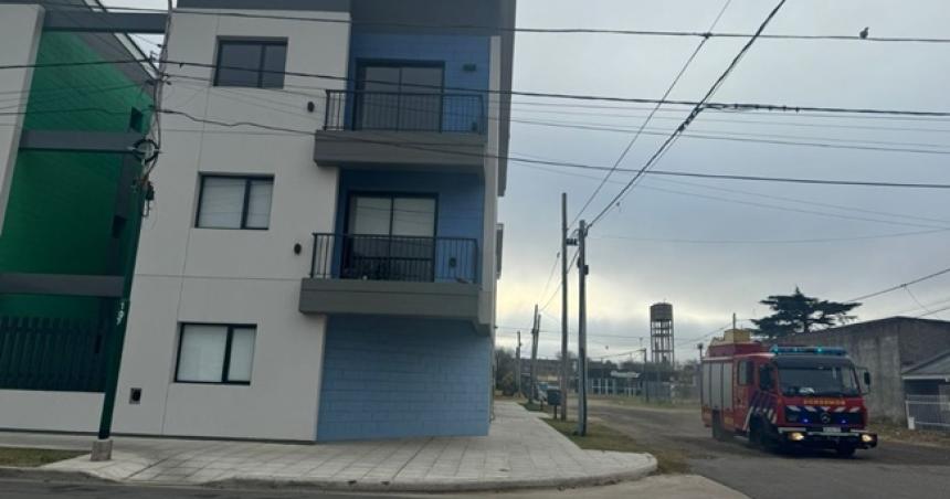 Bomberos rescataron a dos personas encerradas en el ascensor de un edificio