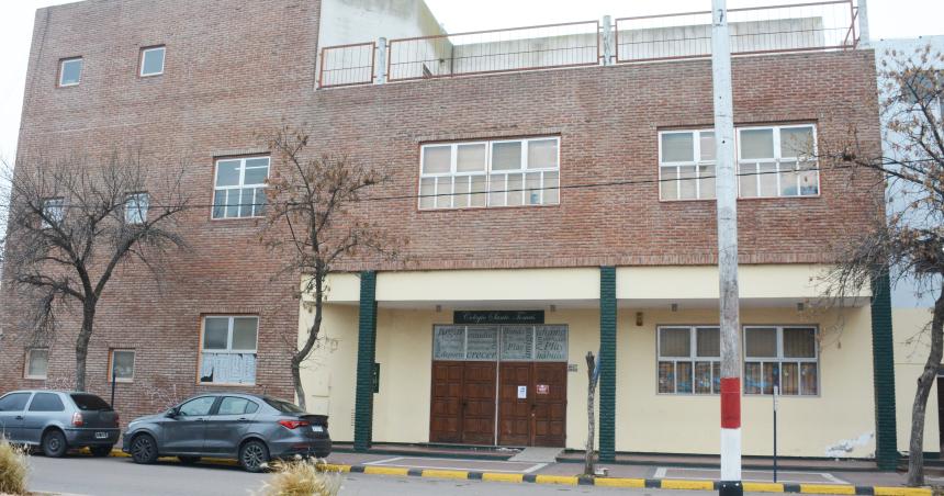 En medio de la ola de friacuteo no funcionan las calderas en el Secundario del Santo Tomaacutes