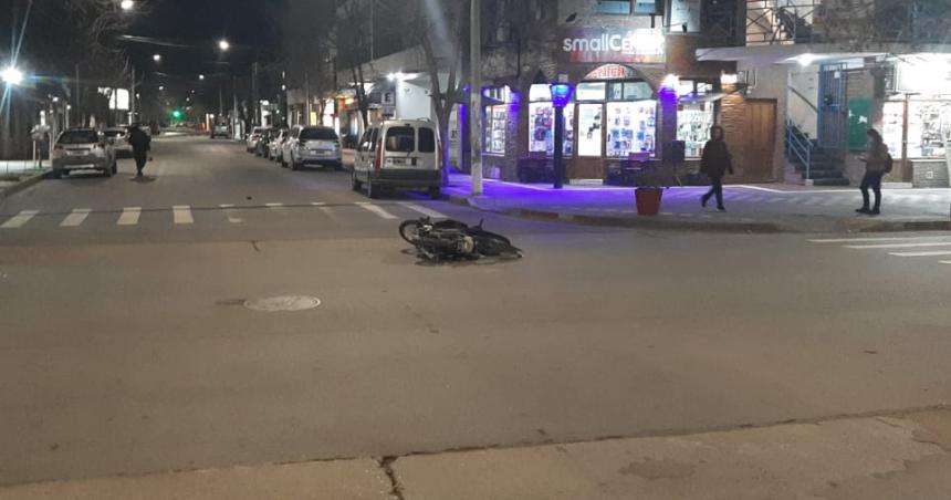 Chocoacute con una moto y se dio a la fuga