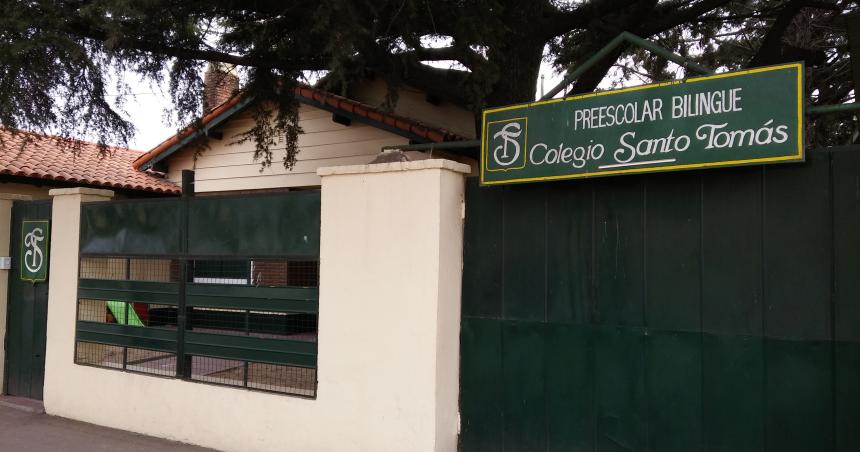 Padres y madres del Santo Tomaacutes tambieacuten reclaman por los edificios de jardiacuten y primario