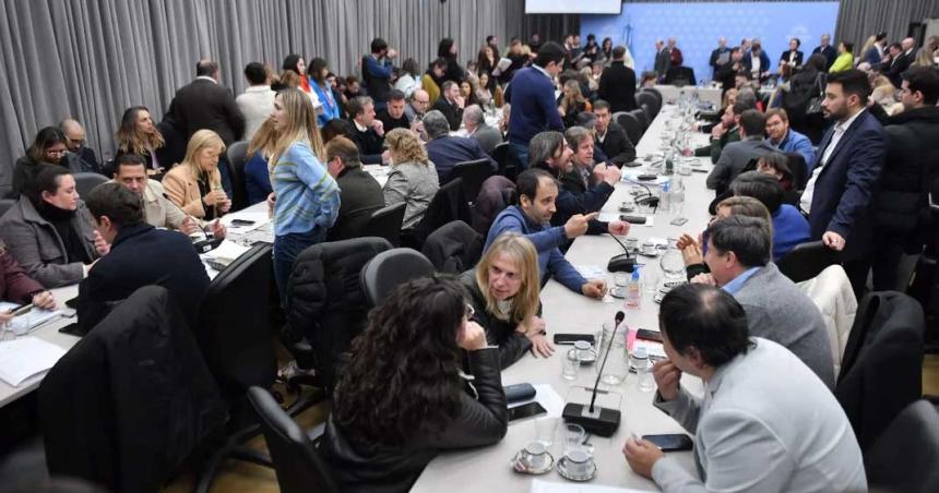 Diputados- aceptan los cambios del Senado y ponen a punto el dictamen de la Ley Bases