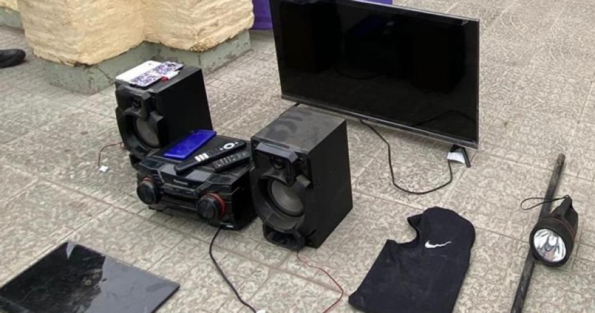 Dos detenidos por robo en un departamento de Santa Rosa