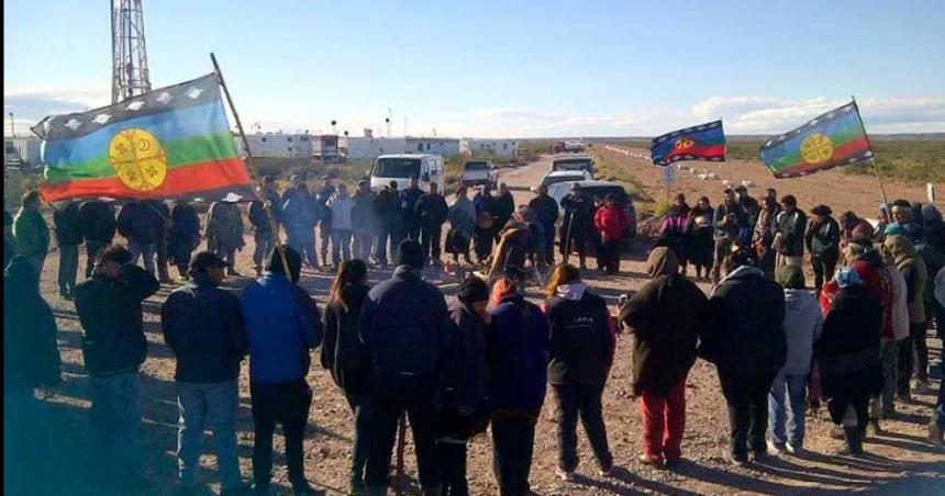 Un grupo mapuche bloquea el acceso a un yacimiento de YPF en Neuqueacuten