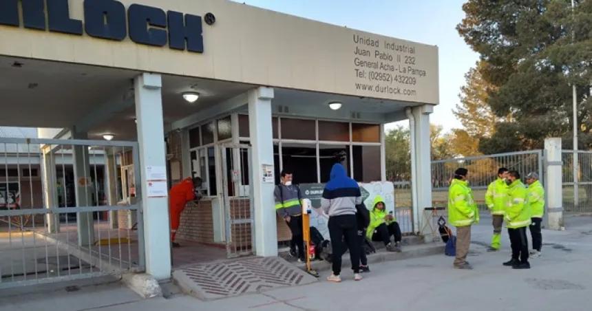 Despidieron a 12 trabajadores de la empresa Durlock en General Acha