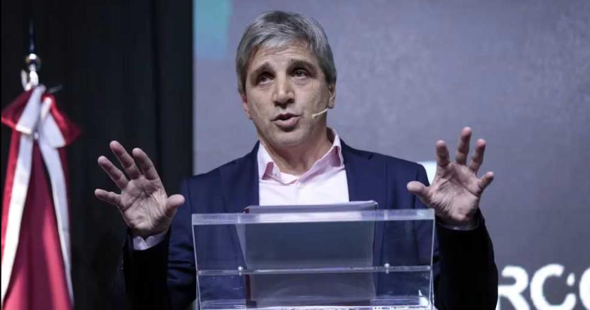 Caputo postergoacute el aumento de combustibles gas y luz para evitar su impacto en la inflacioacuten