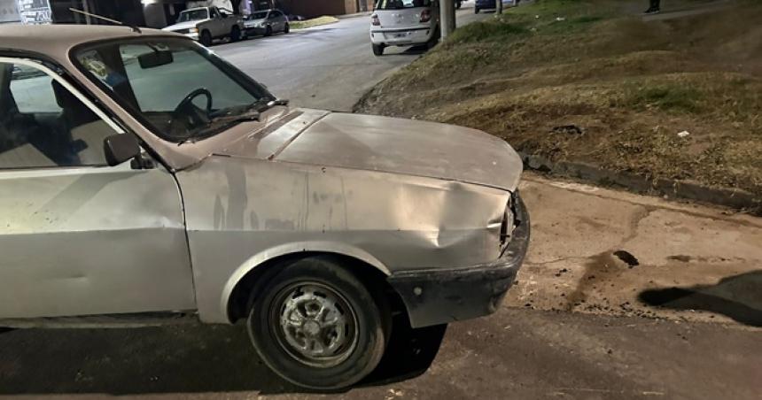 Una mujer herida por un choque entre auto y moto
