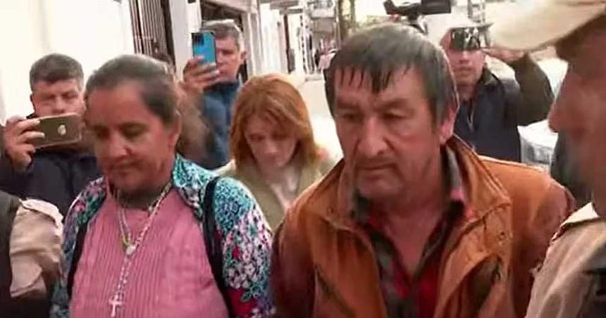 La declaracioacuten del papaacute de Loan complicoacute a la tiacutea que fue allanada