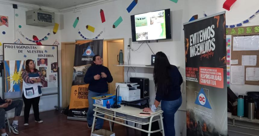 Defensa Civil brindoacute una charla en Cuchillo Coacute