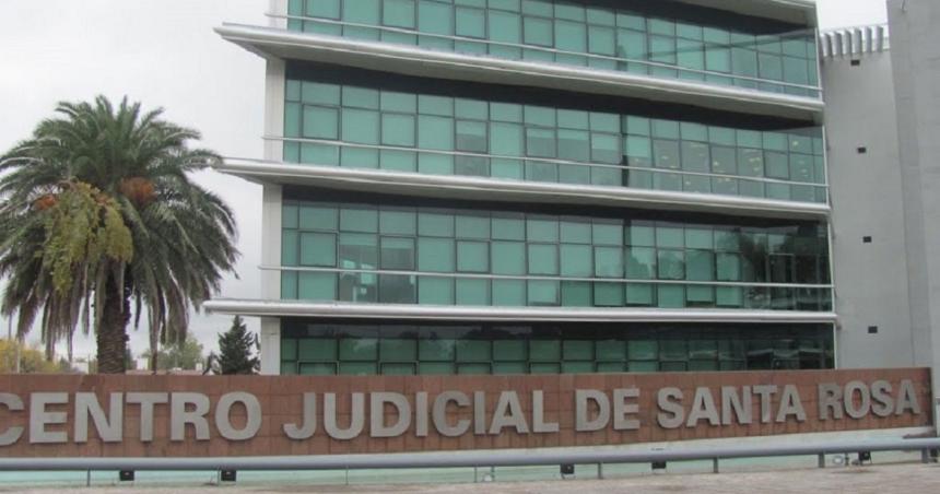 El TIP confirmoacute dos penas a seis antildeos de prisioacuten por abusos sexuales
