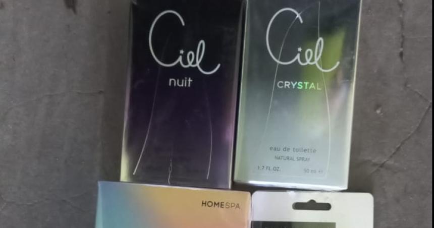 Roboacute perfumes en Farmacity se le cayoacute el celular y lo atraparon