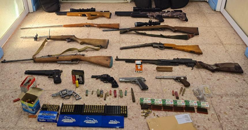 Un joven fue detenido por amenazas con 11 armas de fuego en su domicilio