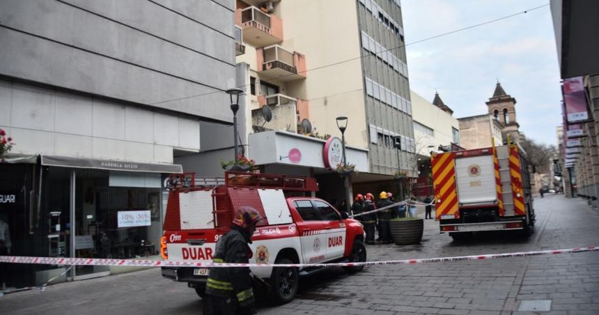 Cuatro muertos por un feroz incendio en un edificio en el centro de Coacuterdoba- dos eran estudiantes