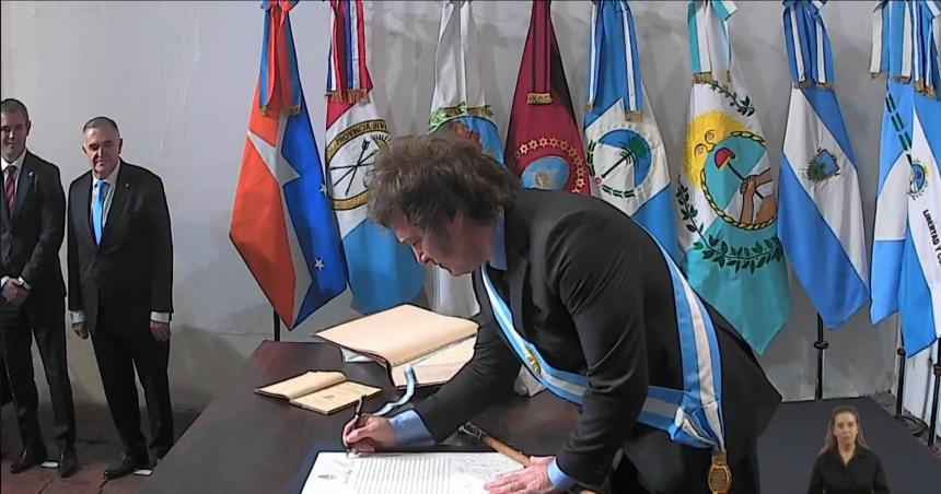 Milei firmoacute el Pacto de Mayo junto a gobernadores y dos expresidentes