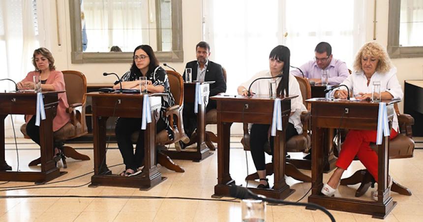 La oposicioacuten pide que di Napoli no promulgue la ordenanza para contratar cooperativas