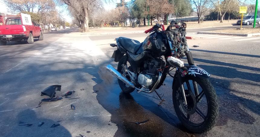Camioneta pasoacute por arriba a una moto
