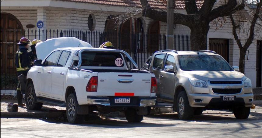 Dos camionetas chocaron en el barrio Este de General Pico- solo dantildeos materiales