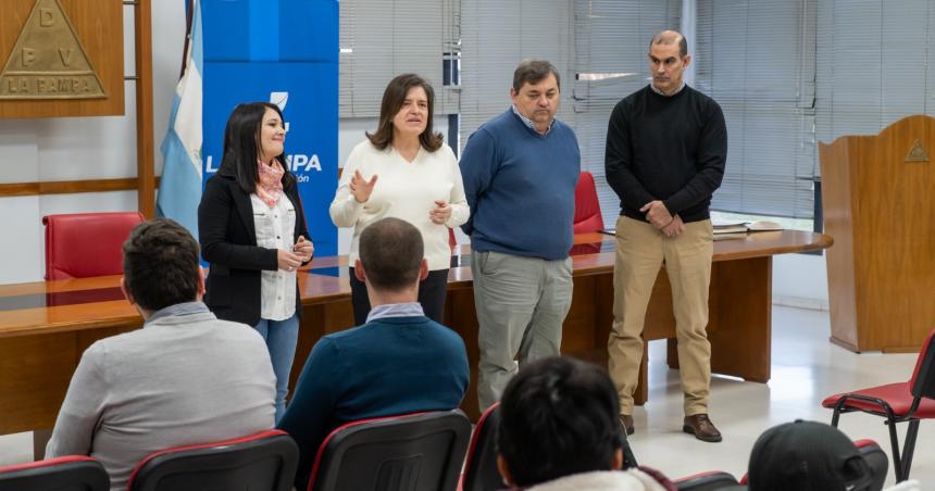 Maacutes creacuteditos para pequentildeos productores no bancarizados