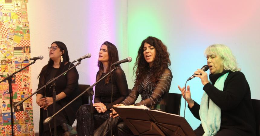 Noche de voces femeninas y reclamo por el agua en Casa de La Pampa