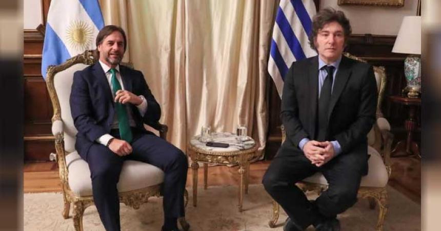 Milei se reunioacute durante una hora con Lacalle Pou
