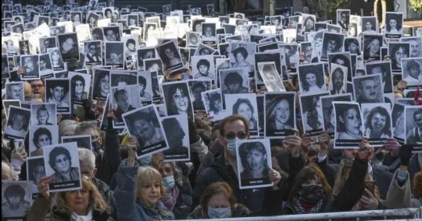 Decretan duelo nacional por los 30 antildeos del atentado a la AMIA