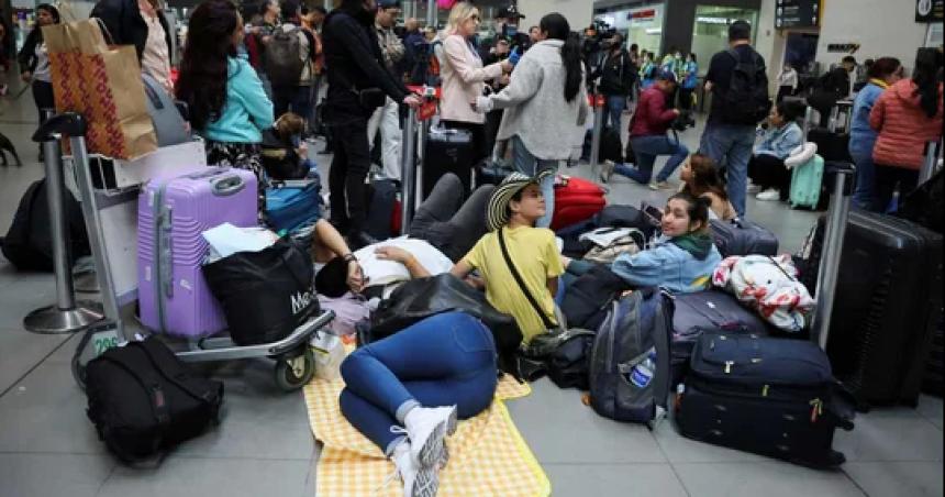 Apagoacuten ciberneacutetico de orden mundial
