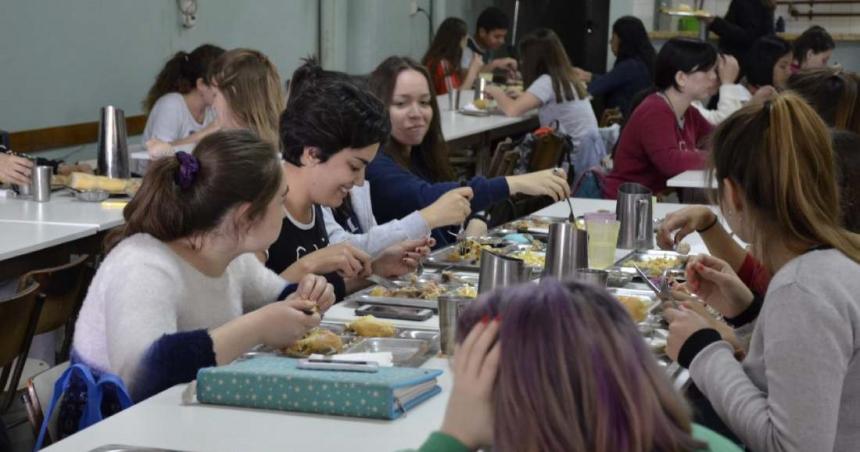 Venden tickets para el comedor universitario
