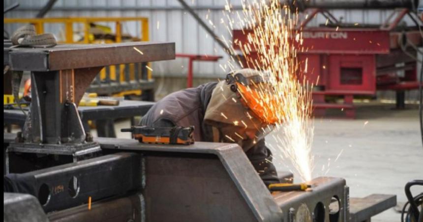 Auacuten no encontroacute piso- revelan que la industria cayoacute un 112-en-porciento- interanual en junio