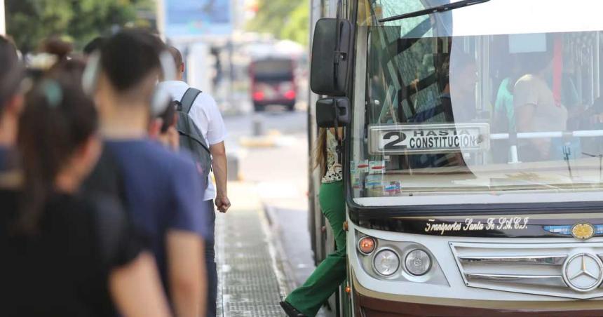 La Caacutemara de Comercio pide declarar esencial al transporte la educacioacuten y los bancos