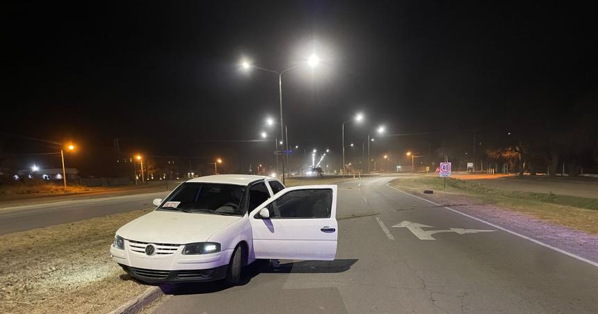 Manejaba con 226 gl en la avenida Peroacuten perdioacute el control chocoacute y se cruzoacute de carril