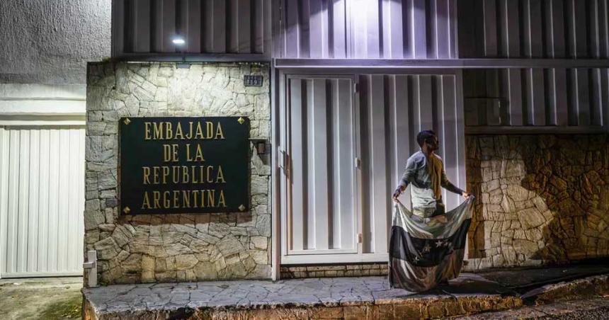 Le cortoacute la luz a la Embajada de Argentina en Venezuela