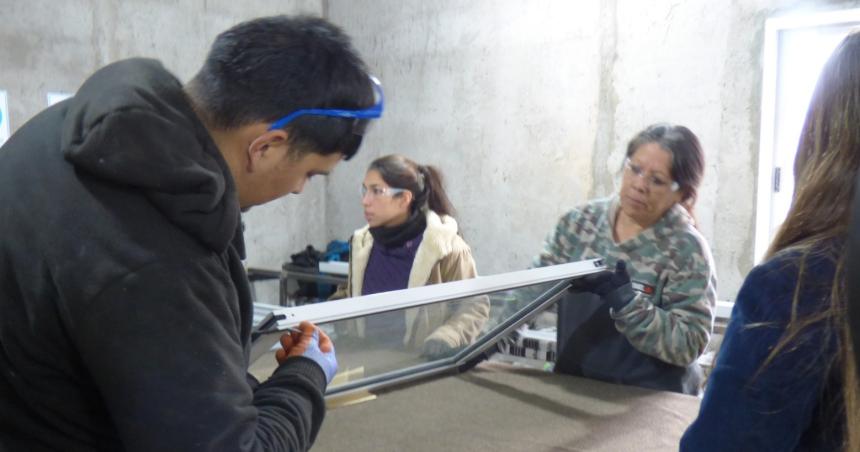 Inauguraron faacutebrica de aberturas de aluminio en Santa Isabel