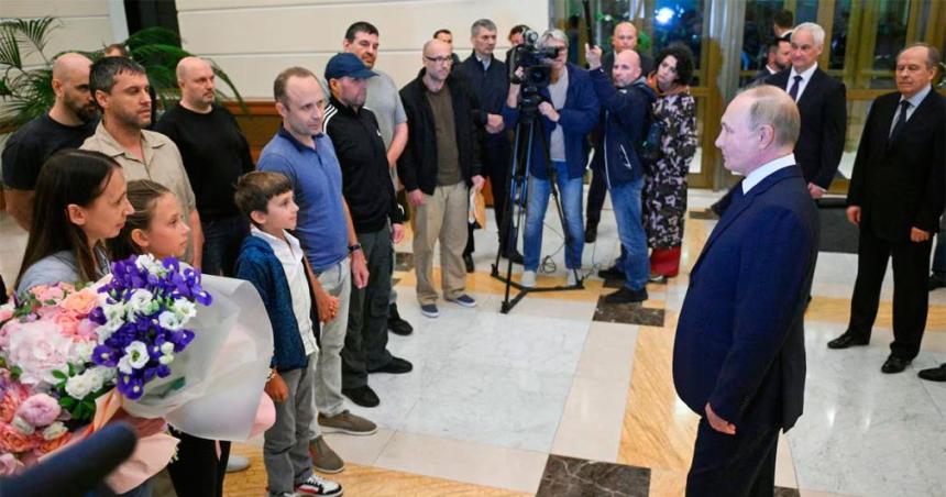 Tras el canje de prisioneros Putin recibioacute a dos espiacuteas rusos que se haciacutean pasar por argentinos