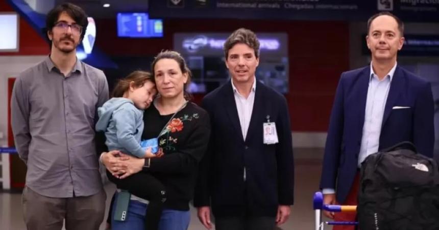 Llegaron al paiacutes los diplomaacuteticos argentinos que fueron expulsados de Venezuela