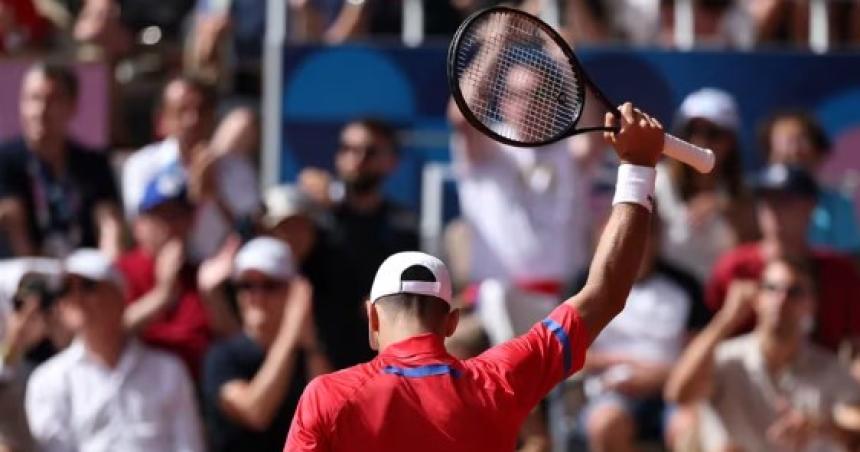 Novak Djokovic hizo historia en Pariacutes 2024- vencioacute a Carlos Alcaraz y ganoacute por primera vez el oro en el tenis de los Juegos Oliacutempicos