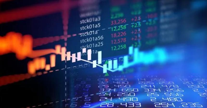 Por la crisis global caen bonos y acciones pero el doacutelar bajoacute 