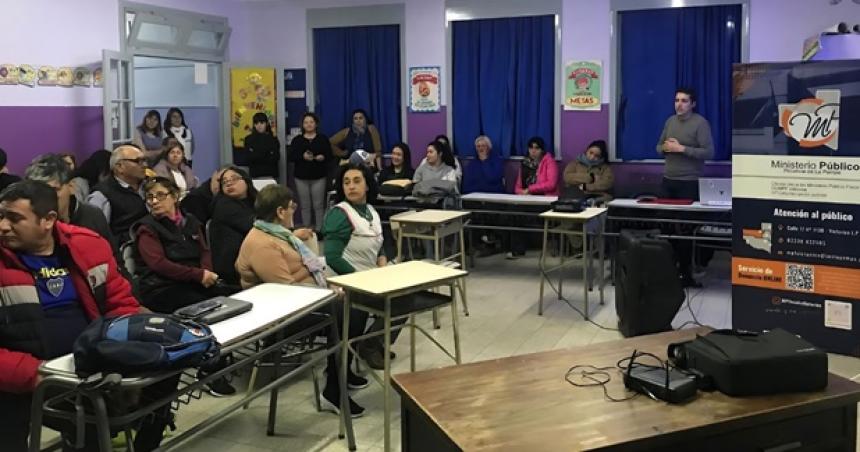 Dictaron charla informativa sobre prevencioacuten de estafas en Victorica