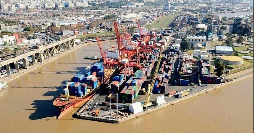 Paro de aceiteros- hay maacutes de 10000 camiones varados en los principales puertos de exportacioacuten