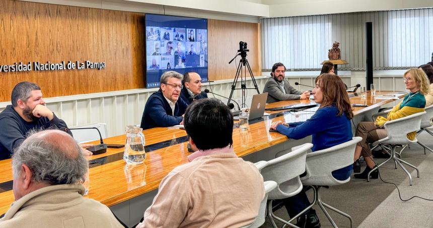 La UNLPam declaroacute la emergencia salarial para docentes y no docentes