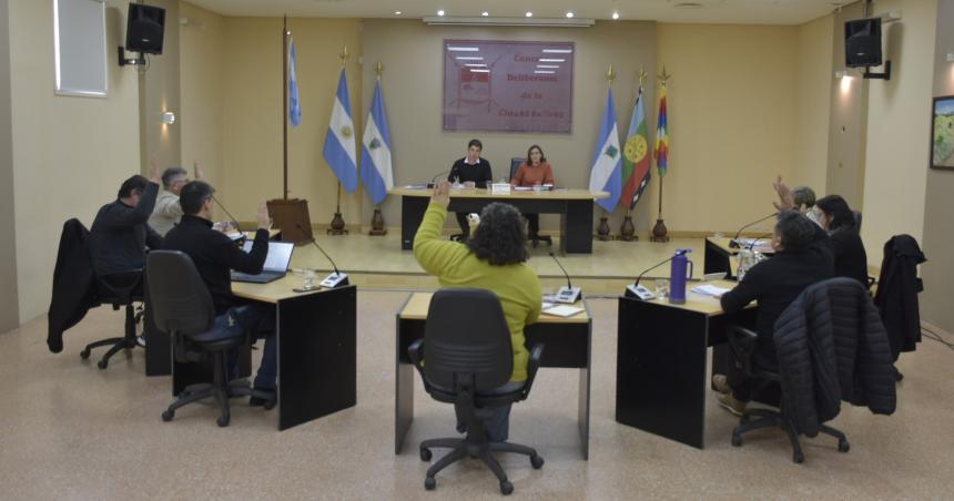 Fuertes cruces en el CD de Toay por un repudio a Alberto Fernaacutendez