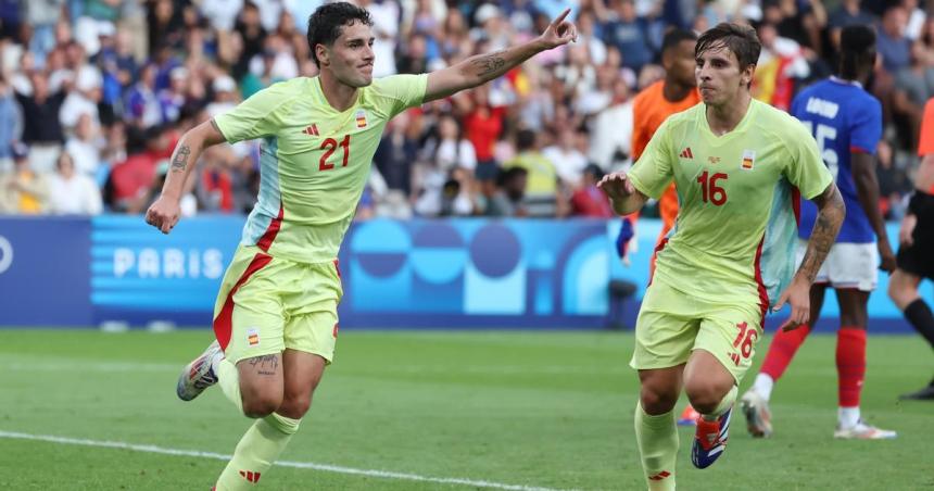 En un partidazo Espantildea se colgoacute la medalla de oro en fuacutetbol