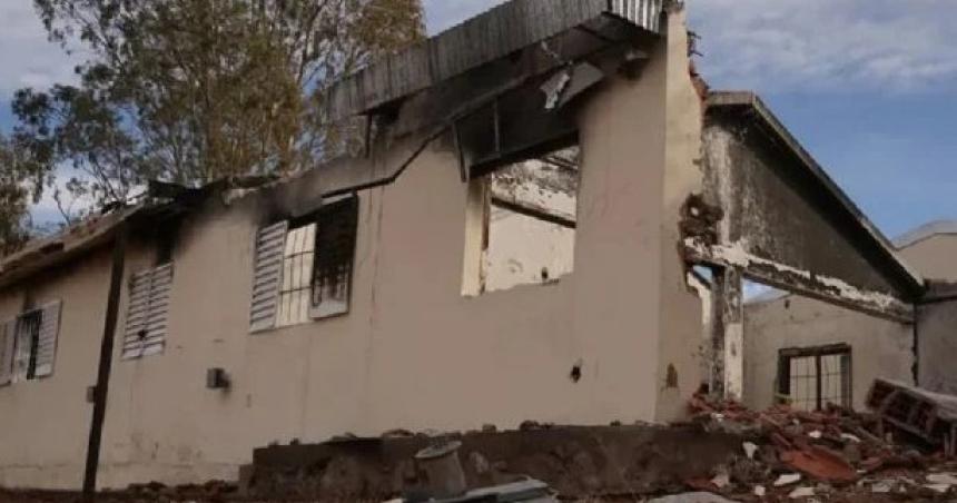 NEUQUEacuteN- A tres antildeos de la explosioacuten de la Escuela de Aguada San Roque comenzaraacute el juicio contra funcionarios e integrantes de la empresa