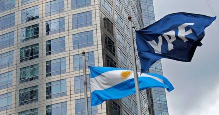 Juicio por YPF- el fondo buitre quiere embargar activos de Aeroliacuteneas el BCRA y el Banco Nacioacuten